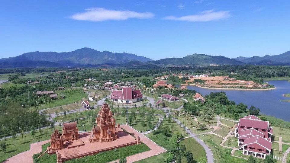Chuyển giao Làng Văn hóa - Du lịch các dân tộc Việt Nam về Hà Nội quản lý từ 1/7