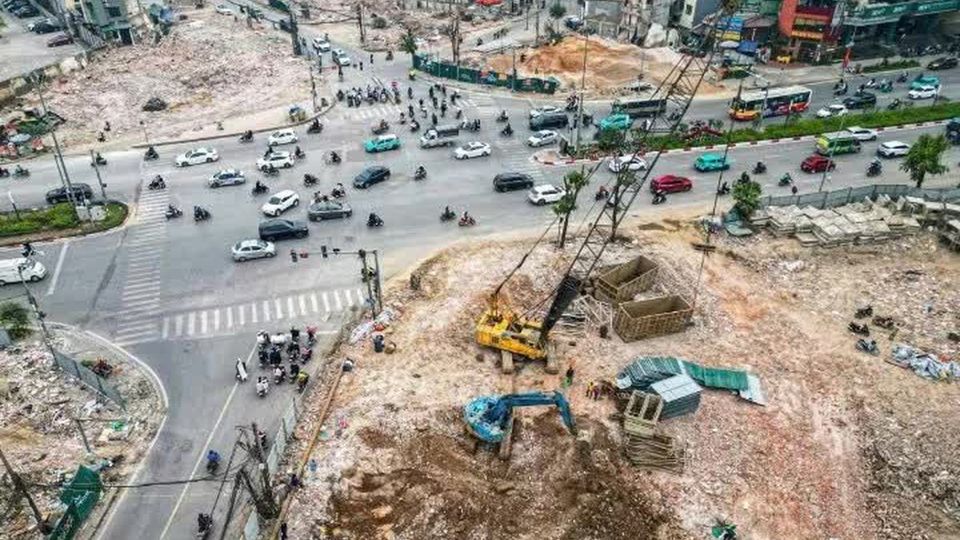 Hà Nội: Cấm toàn bộ phương tiện qua đoạn La Thành - Nguyễn Chí Thanh