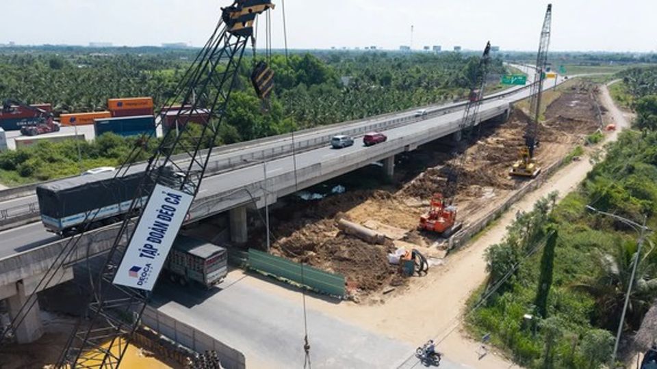 Huy động 1.000 nhân sự, 350 thiết bị, máy móc, cao tốc hơn 36.000 tỷ kết nối Đông Nam Bộ với ĐBSCL dự kiến về đích sớm 6 tháng