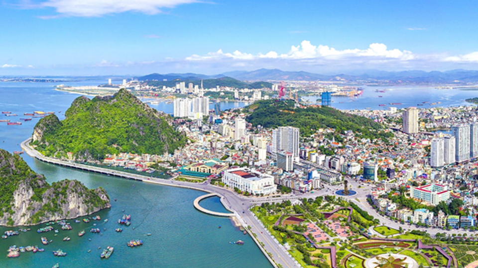 Tỉnh có đường bờ biển dài thứ 3 Việt Nam đã đáp ứng đầy đủ 7/7 tiêu chuẩn thành phố trực thuộc Trung ương