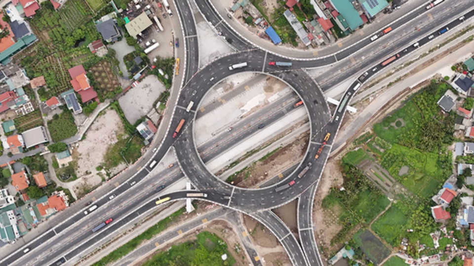 Sắp hoàn thành nút giao 1.900 tỷ trên tuyến giao thông huyết mạch 113km nối Hà Nội - Hải Phòng