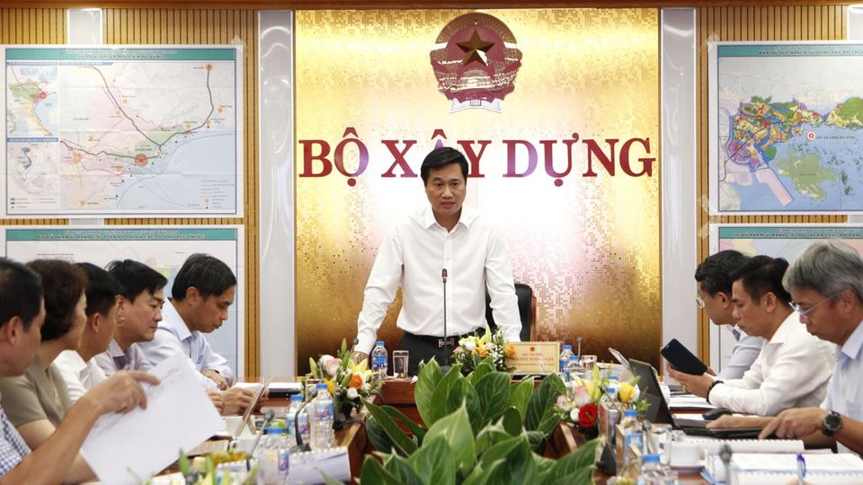 Thứ trưởng Nguyễn Tường Văn đề nghị Quảng Ninh khẩn trương hoàn thiện đề án đô thị loại I