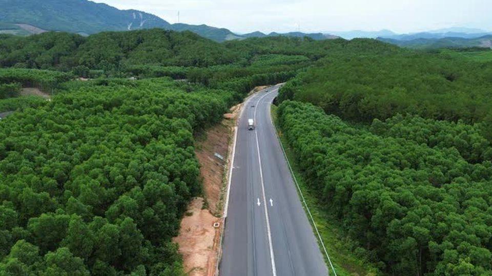 Chỉ 1 tháng nữa, chính thức khai thác cao tốc kết nối 2 thành phố trực thuộc Trung ương của miền Trung