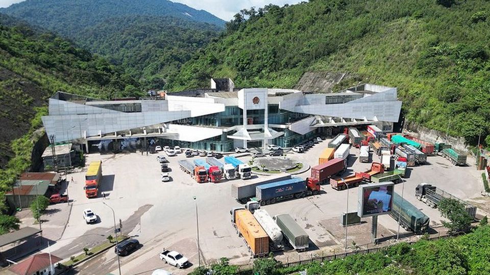 Hà Tĩnh tăng cường kết nối hạ tầng giao thông vùng biên với Lào
