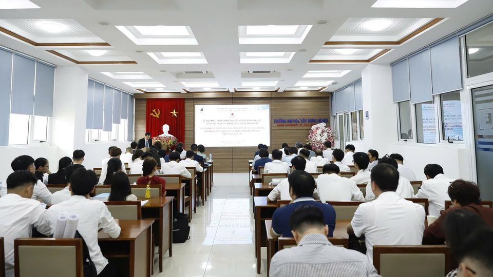 Đại học Xây dựng Hà Nội đẩy mạnh đào tạo kỹ sư chất lượng cao gắn với doanh nghiệp