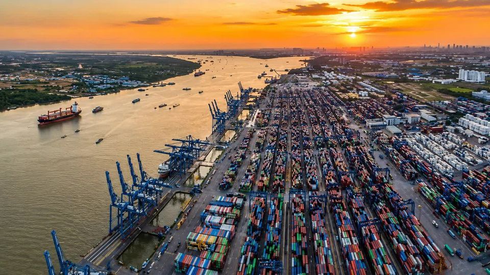 Siêu đô thị giàu có nhất Việt Nam chuẩn bị hình thành 3 đại cảng, đặt mục tiêu trở thành trung tâm vận tải biển của châu Á