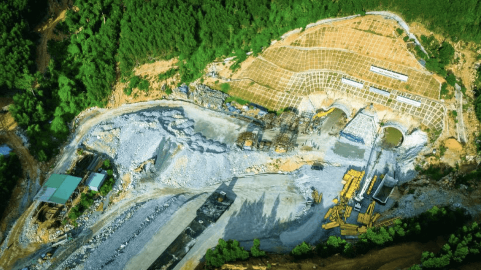 Cao tốc kết nối ‘rừng - biển’ đầu tiên của Việt Nam nguy cơ lỡ hẹn thông xe, Bộ Xây dựng ra công điện hoả tốc